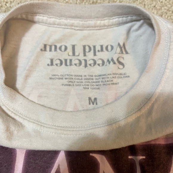 Ariana Grande concert tee - Picture 3 of 3